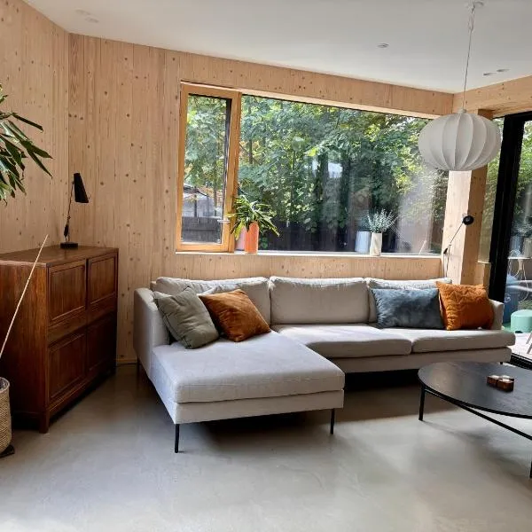 The Wooden House, Spacious, garden, new and modern，位于奥斯陆的酒店