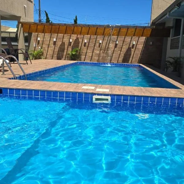 Aurora Grand Family Hotel，位于佩鲁伊比的酒店