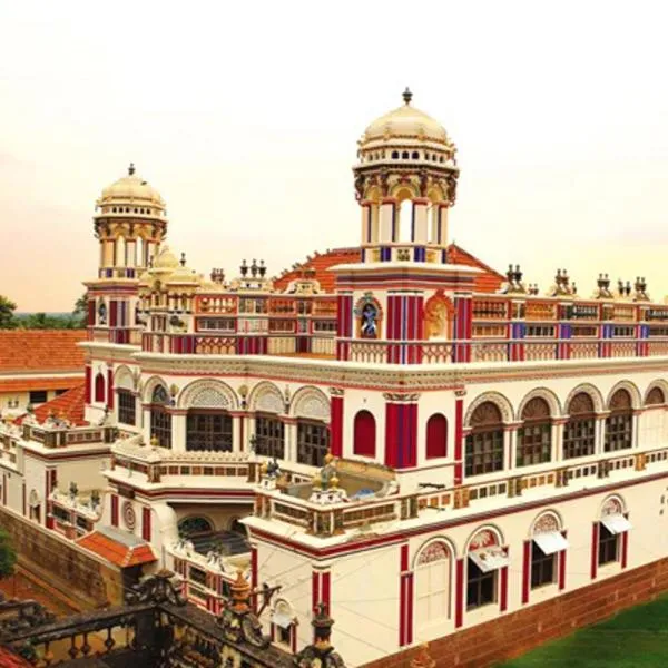 ChidambaraVilas, Chettinad - A Luxury Heritage Resort Hotel, Karaikudi，位于Kānādukāttān的酒店