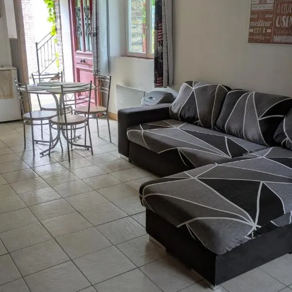 Independent studio in nature,位于Saint-Valérien的酒店