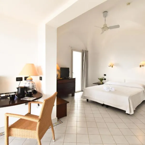 Mursia Wellness Hotel，位于潘泰莱里亚的酒店