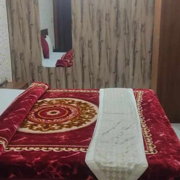 Hotel Neel Kamal Near Chandigarh Railway Station，位于钱德加尔的酒店