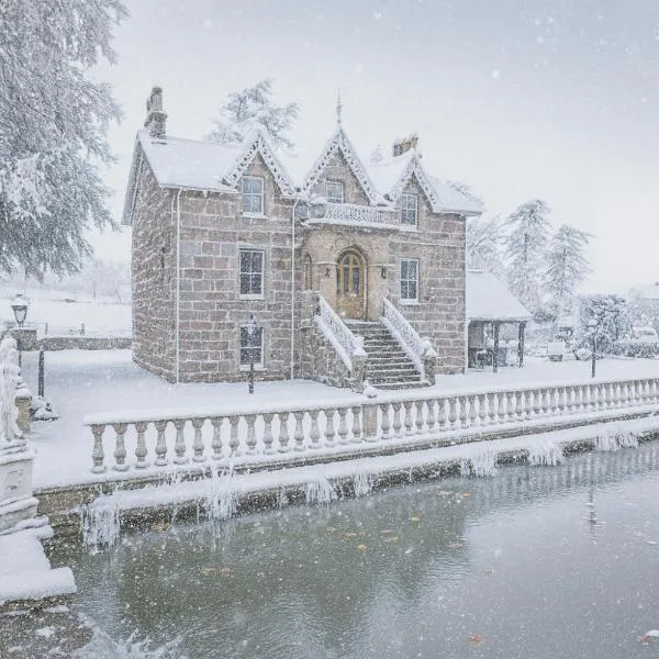 The Doune, Luxury Traditional Country House with hot tub，位于因弗内斯的酒店