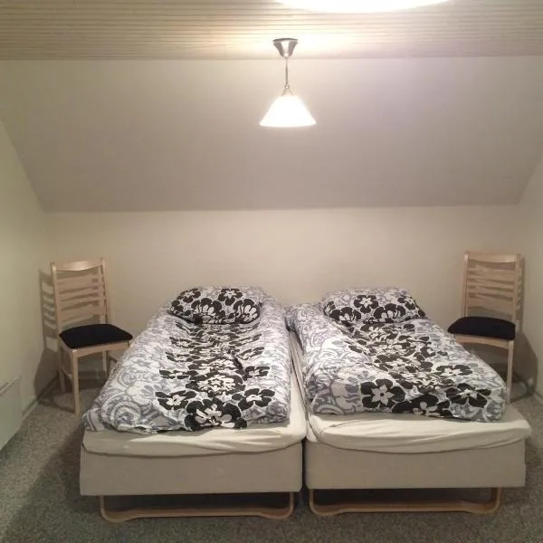 Rummeligt værelse på 1 sal i rolig villa i Kolding，位于科灵的酒店