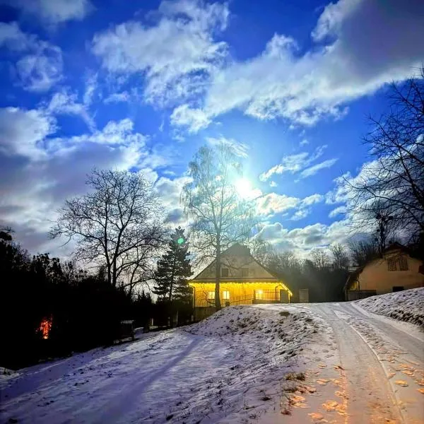 Kousek ráje，位于特日内茨的酒店