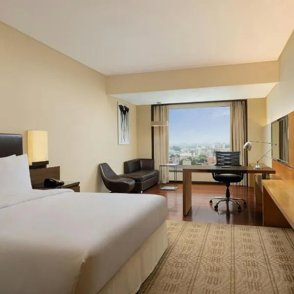 Courtyard by Marriott Bilaspur，位于比拉斯布尔的酒店