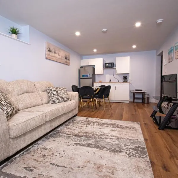 Richie's Place A Cozy 2-BR Apt in Fredericton，位于弗雷德里克顿的酒店