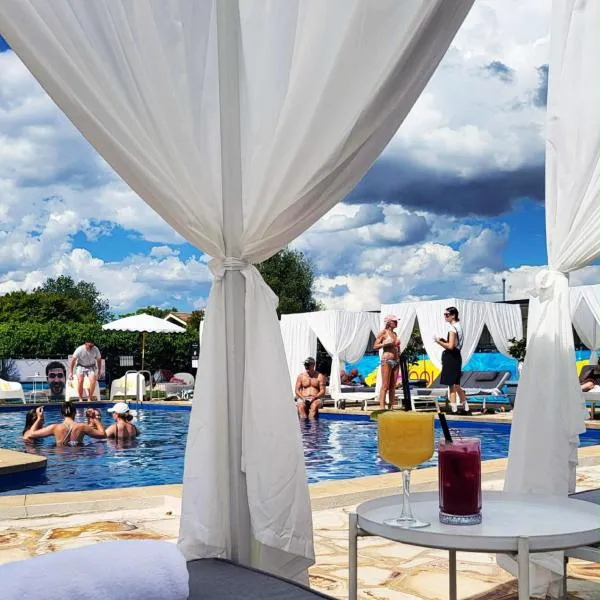 The Oriana Orange - Retro Hotel & Resort，位于奥兰治的酒店