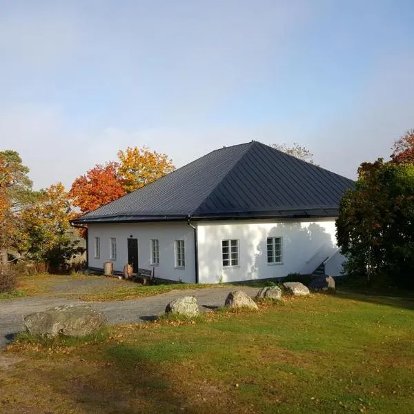 巴卡斯高尔夫及乡村俱乐部酒店，位于Björkboda的酒店