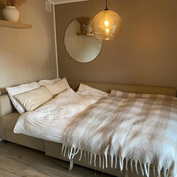 Furnished outhouse，位于卑尔根的酒店