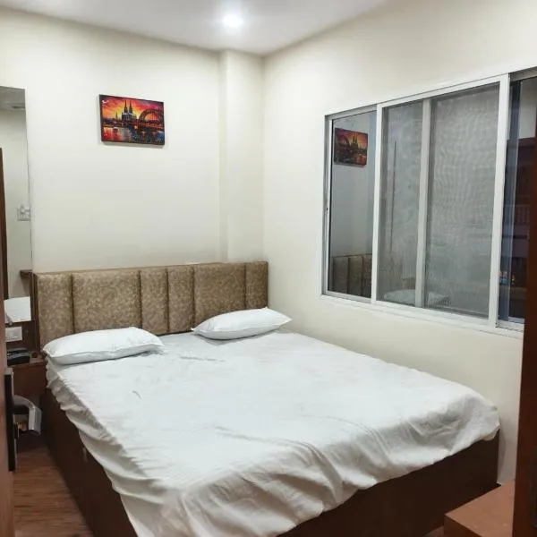 Hotel Shivaarambh Homestay，位于乌贾因的酒店