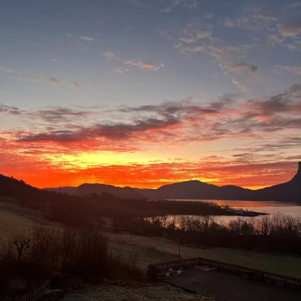 Øen Hytter - Hytte 2，位于Sørbø的酒店