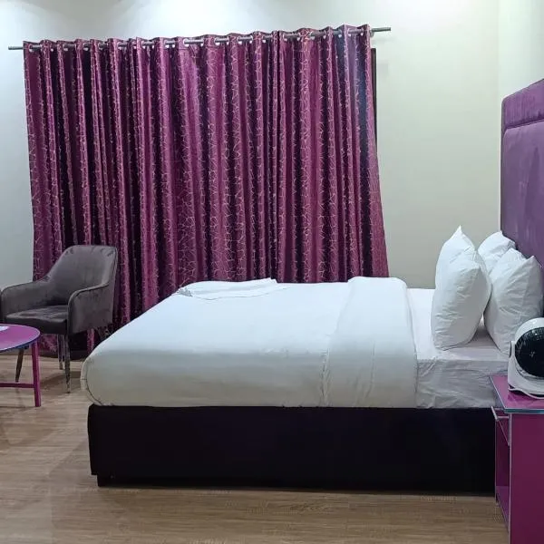 Emporia Hotel & Suites，位于拉合尔的酒店