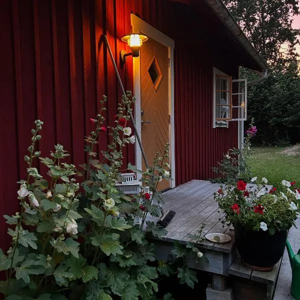 Lantligt sommarställe med närhet till Byrum & Böda，位于勒托普的酒店
