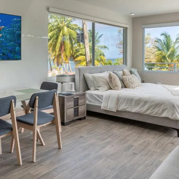 AQUA Terrazas Studio 7 - Beachfront Getaway with King Bed & Pool，位于多拉多的酒店