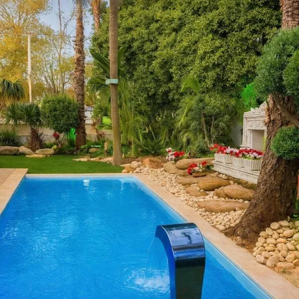 Private Villa with six Bedroom，位于里雄莱锡安的酒店