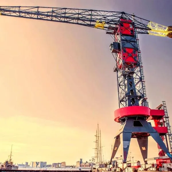 阿姆斯特丹法拉达起重机酒店，位于阿姆斯特丹的酒店