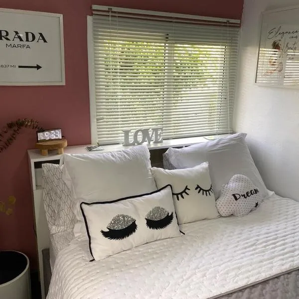 Relaxation guaranteed, equipped and cozy studio, sea view，位于勒穆莱的酒店