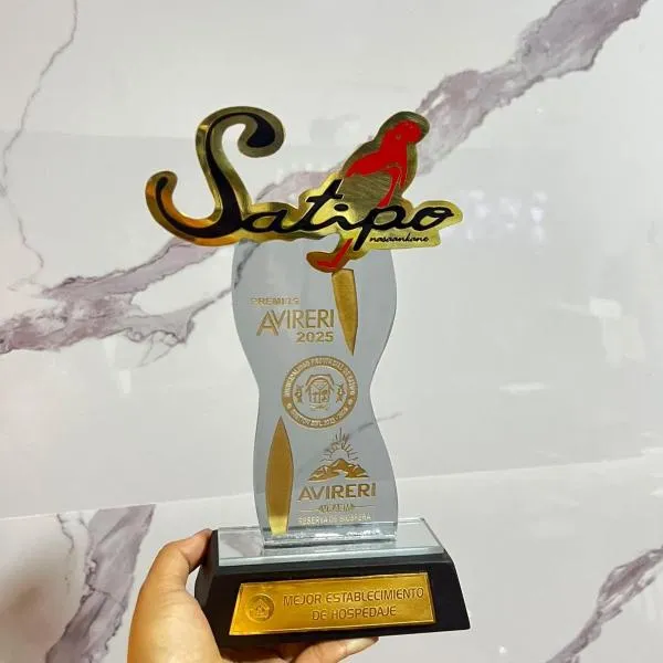 Hotel Mayros，位于Satipo的酒店