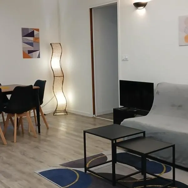 T2 + terrasse - Au cœur de tout，位于吉尼亚克的酒店