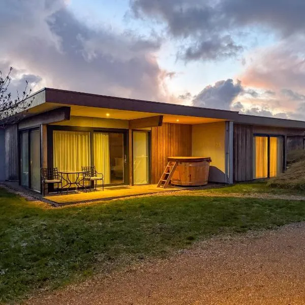 Garden Suites - Duinhotel in Burgh-Haamstede zeeland，位于巴勒哈姆斯泰德的酒店