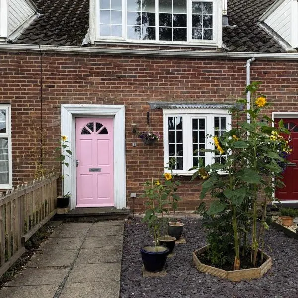 Pink Door Cottage，位于Bubwith的酒店
