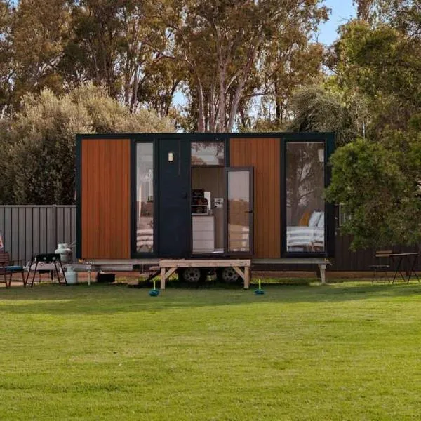Murray Haven Farm Stay by Tiny Away，位于Koonoomoo的酒店