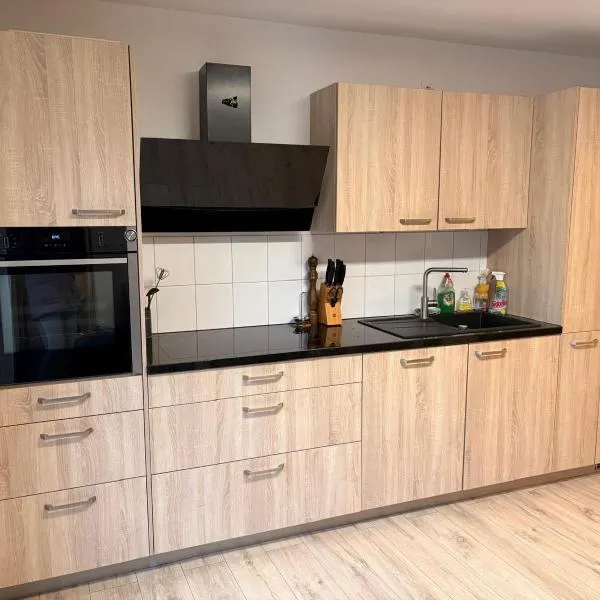Dein Reihenhaus auf Zeit in Neuss，位于诺伊斯的酒店