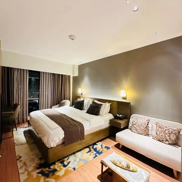 RBR Lux at Novotel Manila Hotel Residences Acqua，位于马尼拉的酒店