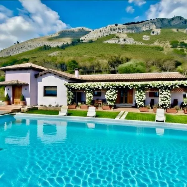 New entire villa with pool and sea views，位于Santa Domenica Talao的酒店