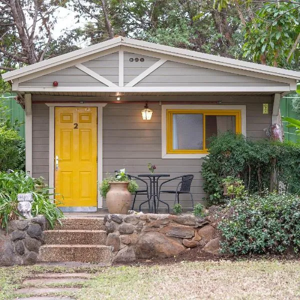 שורשי הגליל - 6 בקתות מדהימות עם ג'קוזי, גינה וקרבה לנחלים，位于Yuval的酒店