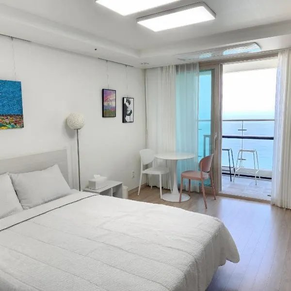 Sokcho Summitbay 1701 "Ocean View"，位于束草市的酒店