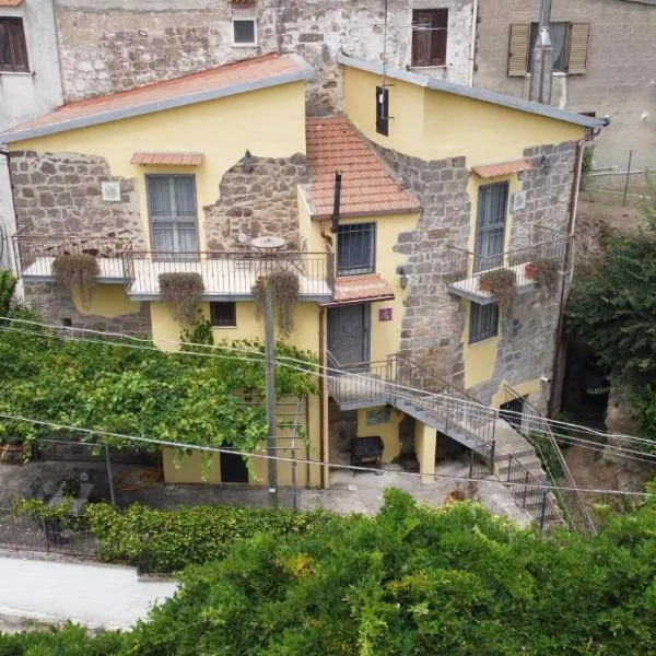 CASA DEL PAVONE - Capometa,位于Marzano的酒店