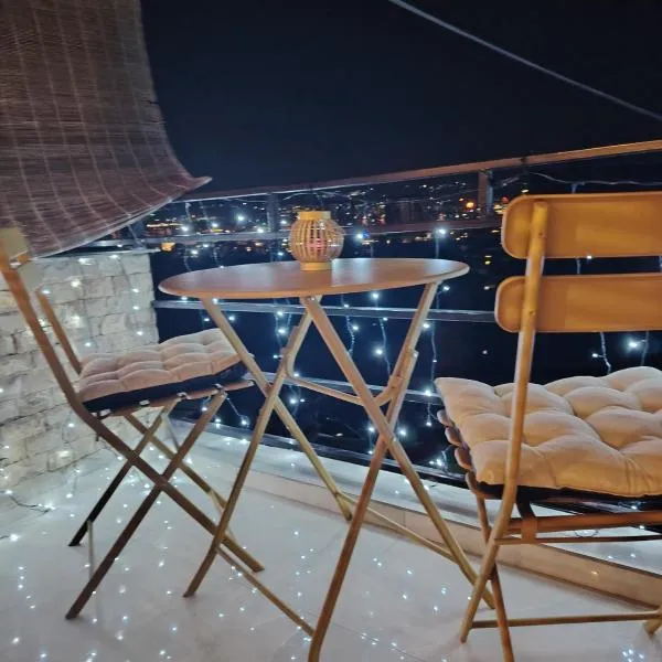 Skopje with beautiful city view! Renovated!，位于Vodno的酒店