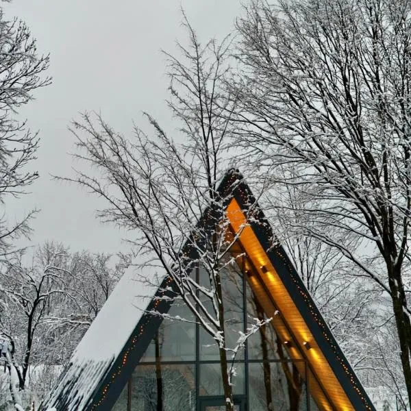 AHA Cabin，位于科马尔尼克的酒店