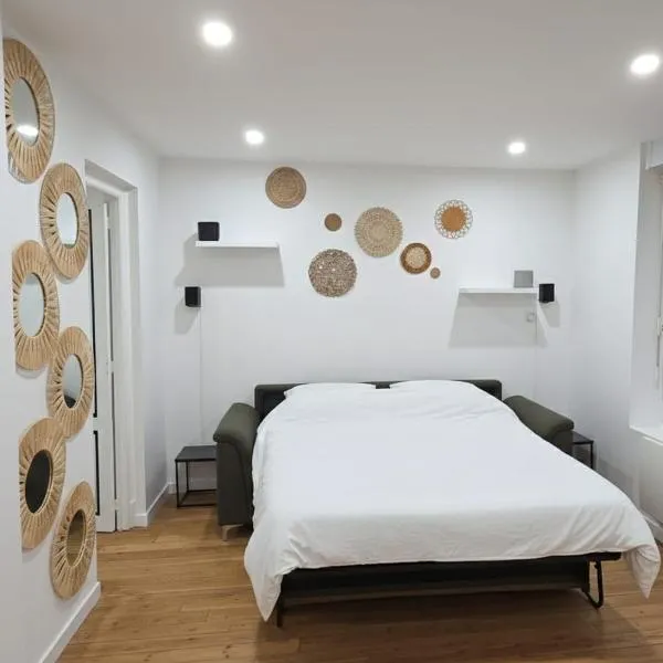 Appartement rénové à neuf Centre Gare Gisors lestroishorizons,位于吉索尔的酒店