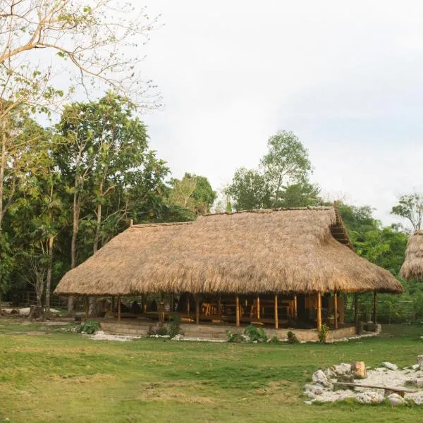 Betelnut Eco-Lodge Sumba，位于Lambatama的酒店