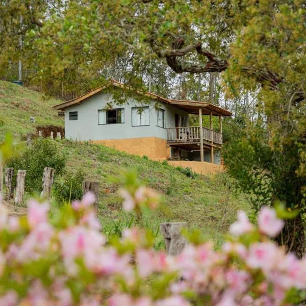 Hospedagem Colinas Chalé 2，位于阿尤鲁奥卡的酒店