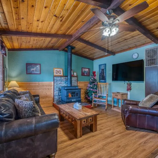 Roadrunner - Cozy Cabin - Whirlpool and Hot Tub，位于鲁伊多索的酒店