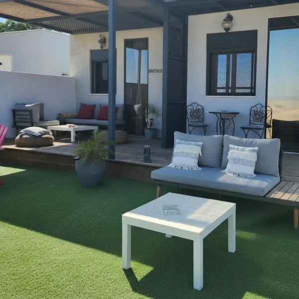 Sea & Desert Retreat，位于阿拉德的酒店