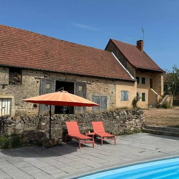 Gîte famille avec piscine en Bourgogne，位于Dyo的酒店