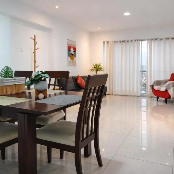 Agradable, en el centro y con cochera，位于特鲁希略的酒店