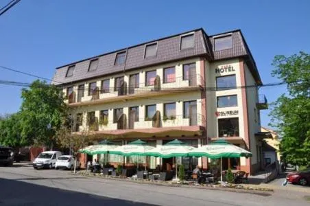 Hotel Coliseum，位于Ciupercenii Vechi的酒店