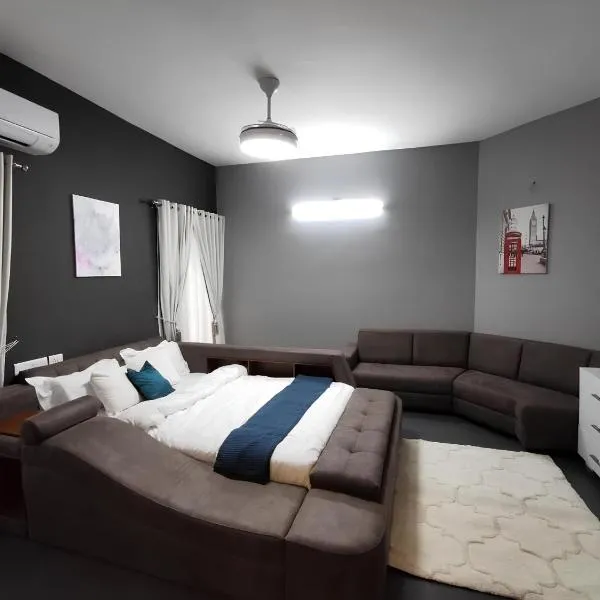 Karthika Residency Parakkadavu,位于尼杜巴塞莱的酒店