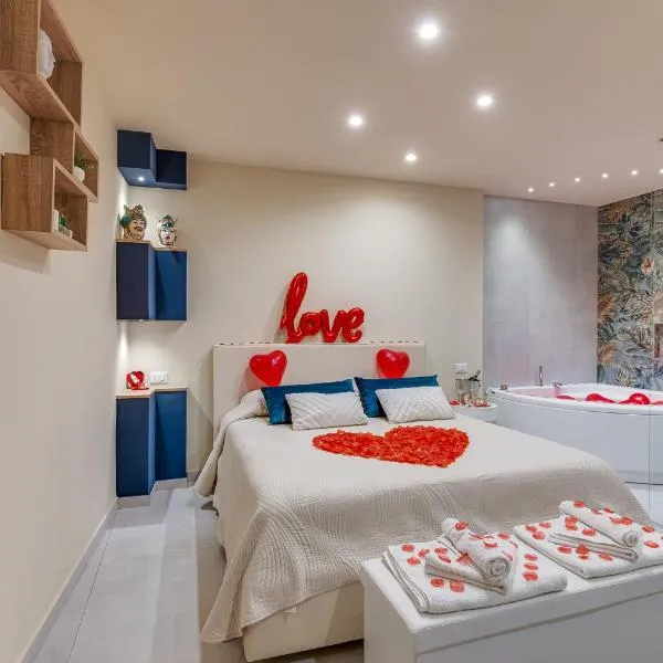 Love Suite by Biddizzi Rari - Suite romantica con Vasca Idromassaggio privata，位于夏卡的酒店