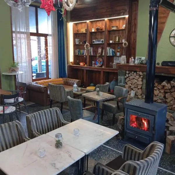 FANTINO HOTEL，位于Domnista的酒店