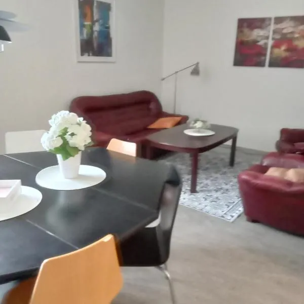 Golden Work Hostel，位于埃斯基尔斯蒂纳的酒店