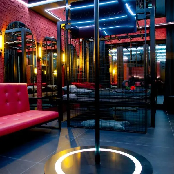 Love Apartament z sauną i jacuzzi，位于卡托维兹的酒店