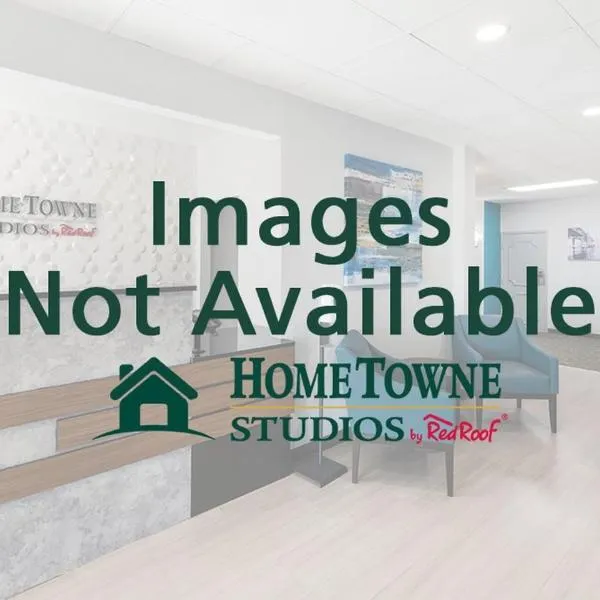 HomeTowne Studios by Red Roof Chantilly，位于尚蒂伊的酒店