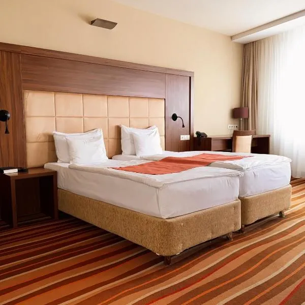 Hotel Makár B&B，位于佩奇的酒店